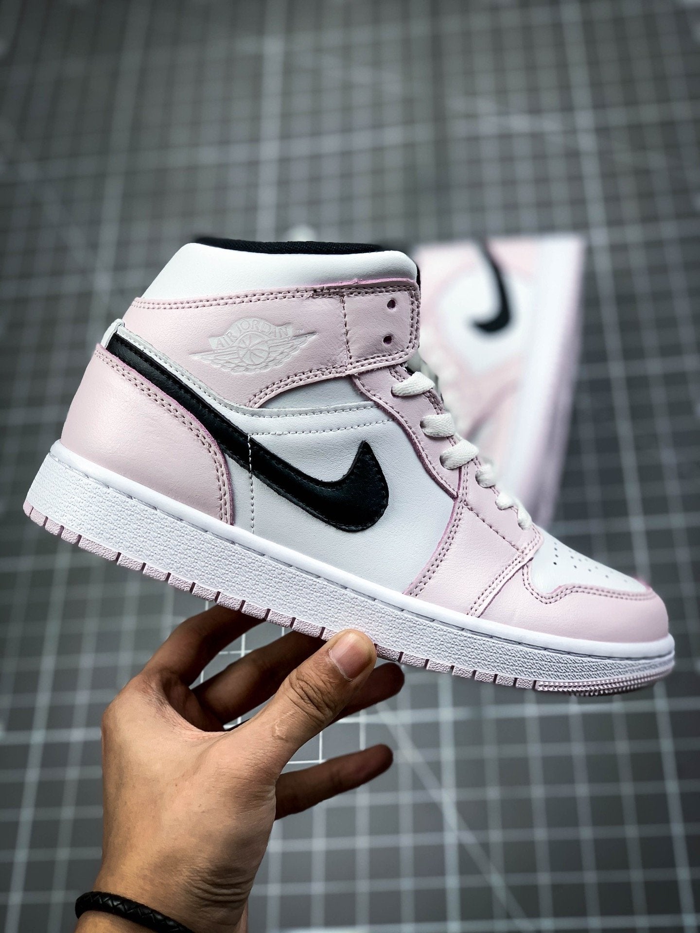 AIR JORDAN 1 MID BARELY ROSE/WHITE/BLACK