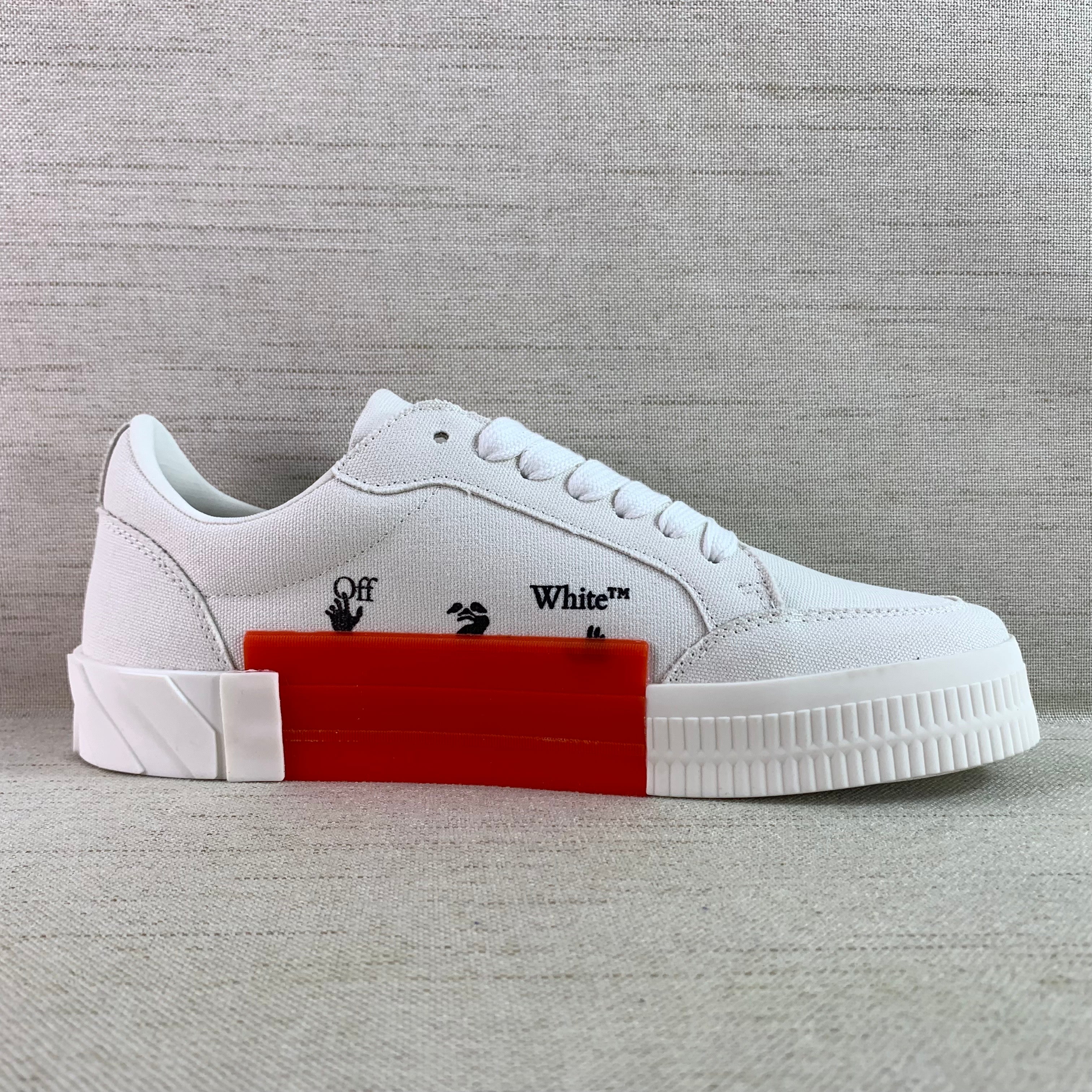 Off-White Sneaker