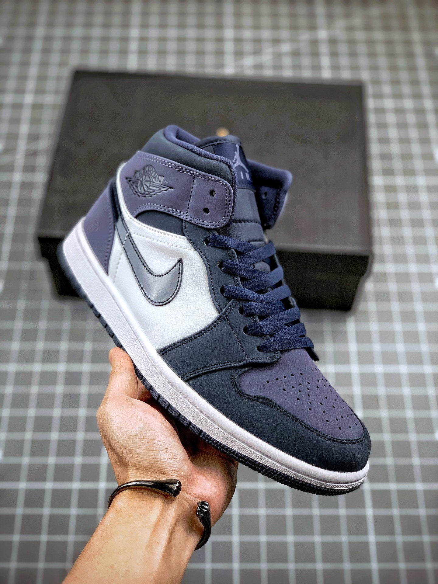 AIR JORDAN 1 MID OBSIDIAN/SANDED PURPLE-WHITE