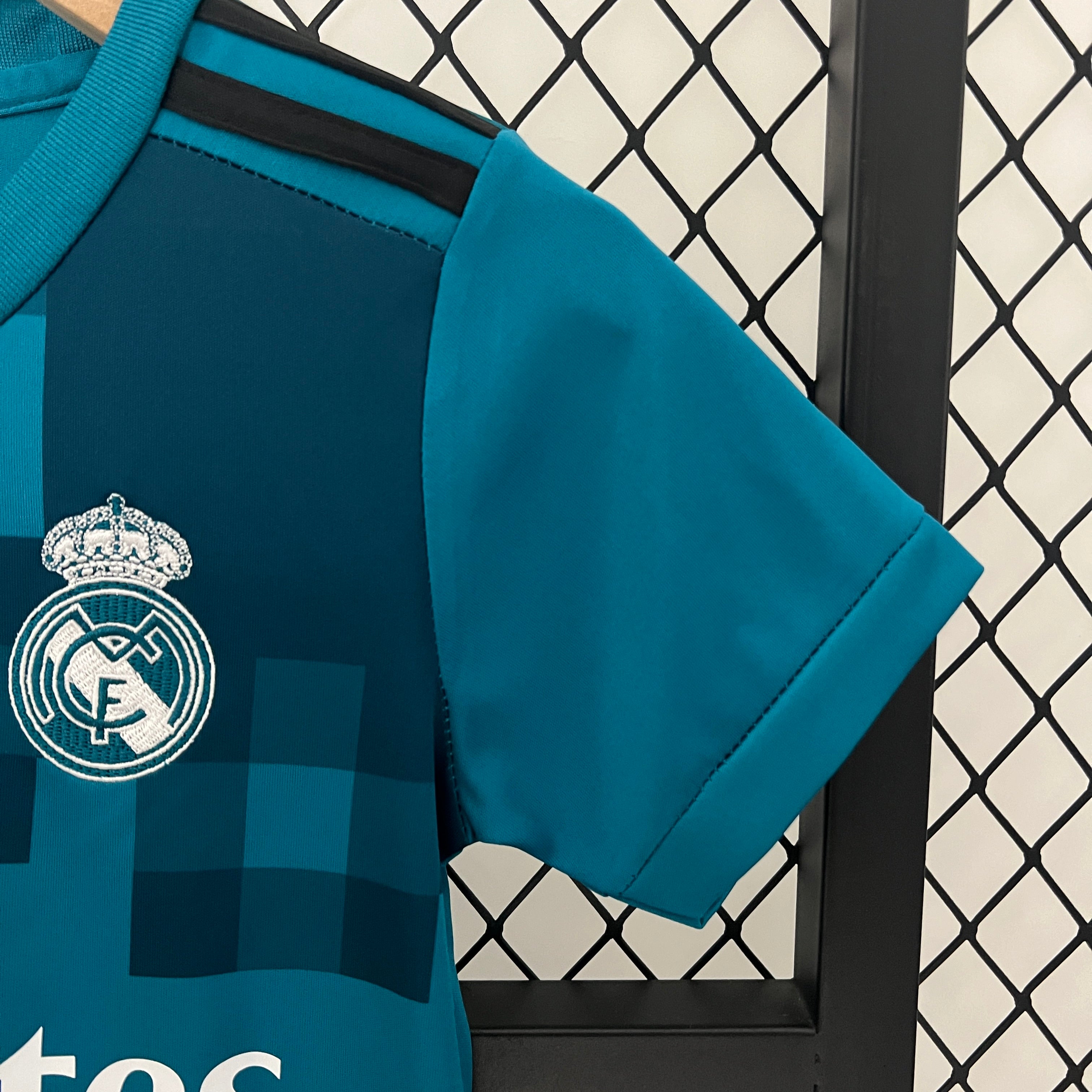 Kit Bambino - Real Madrid Vintage 17/18