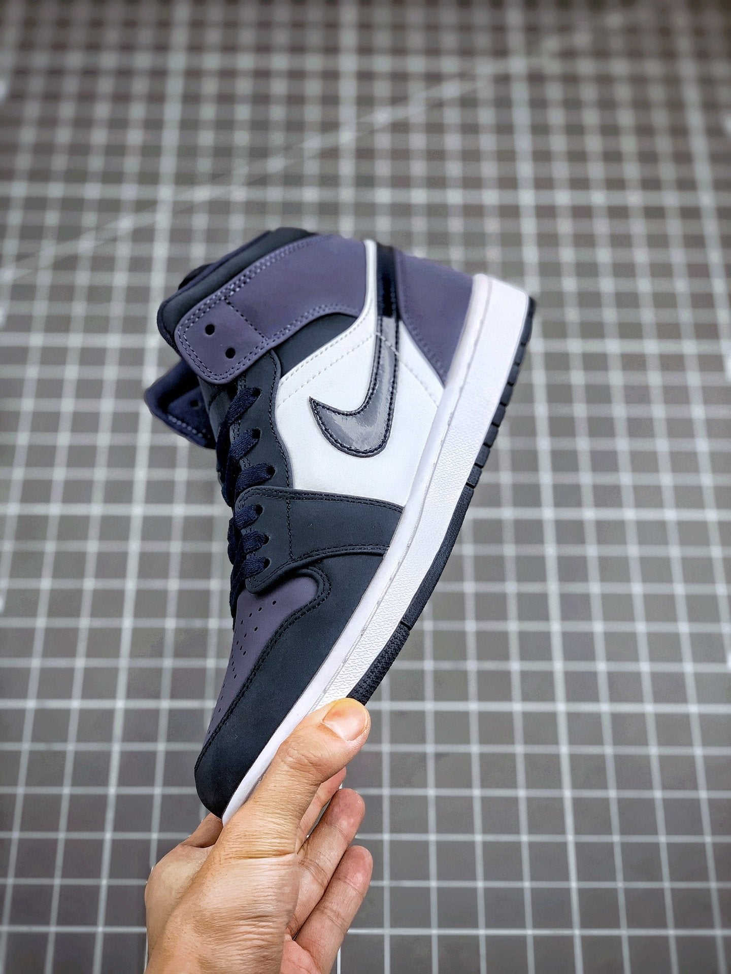 AIR JORDAN 1 MID OBSIDIAN/SANDED PURPLE-WHITE