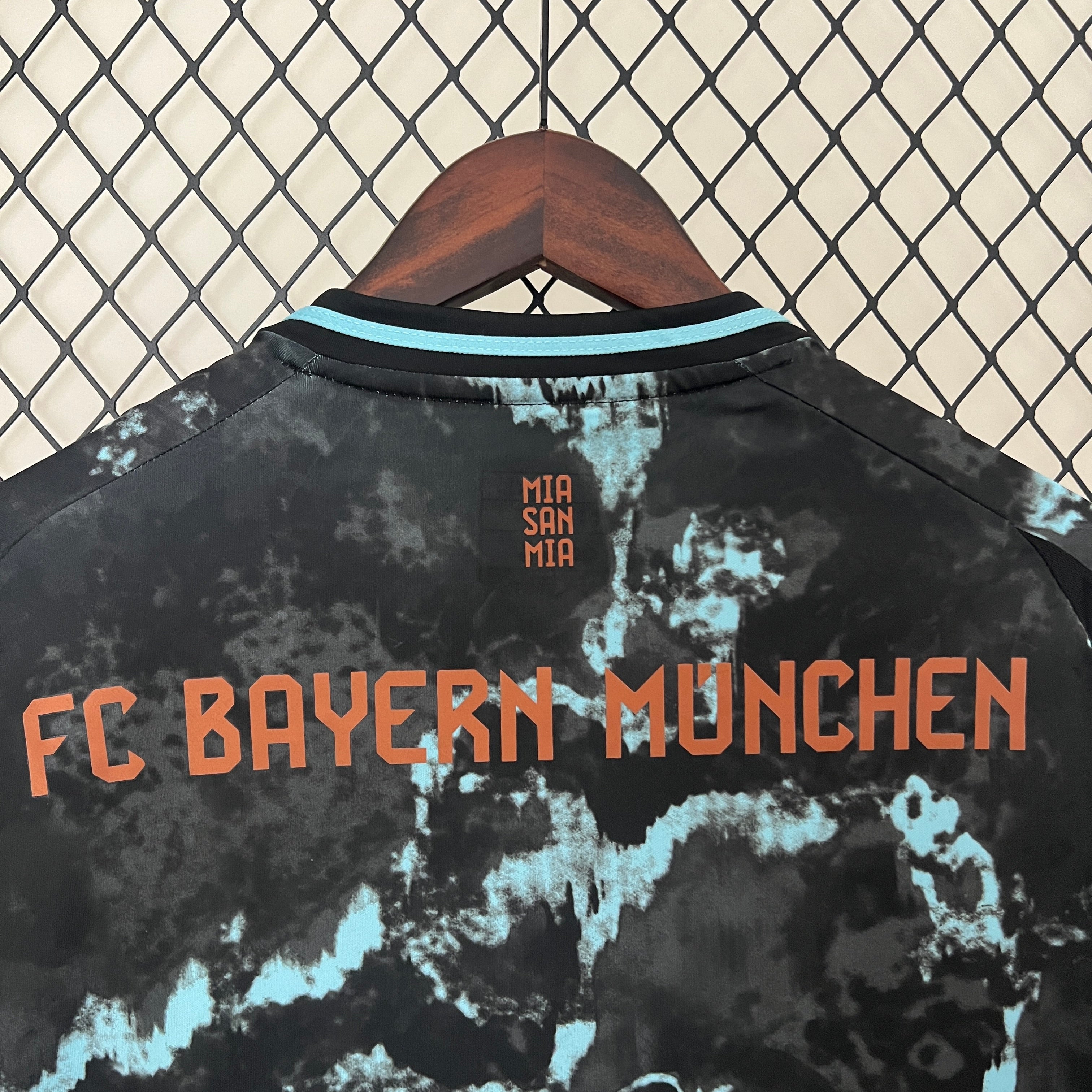 Bayern Monaco Away - 24/25