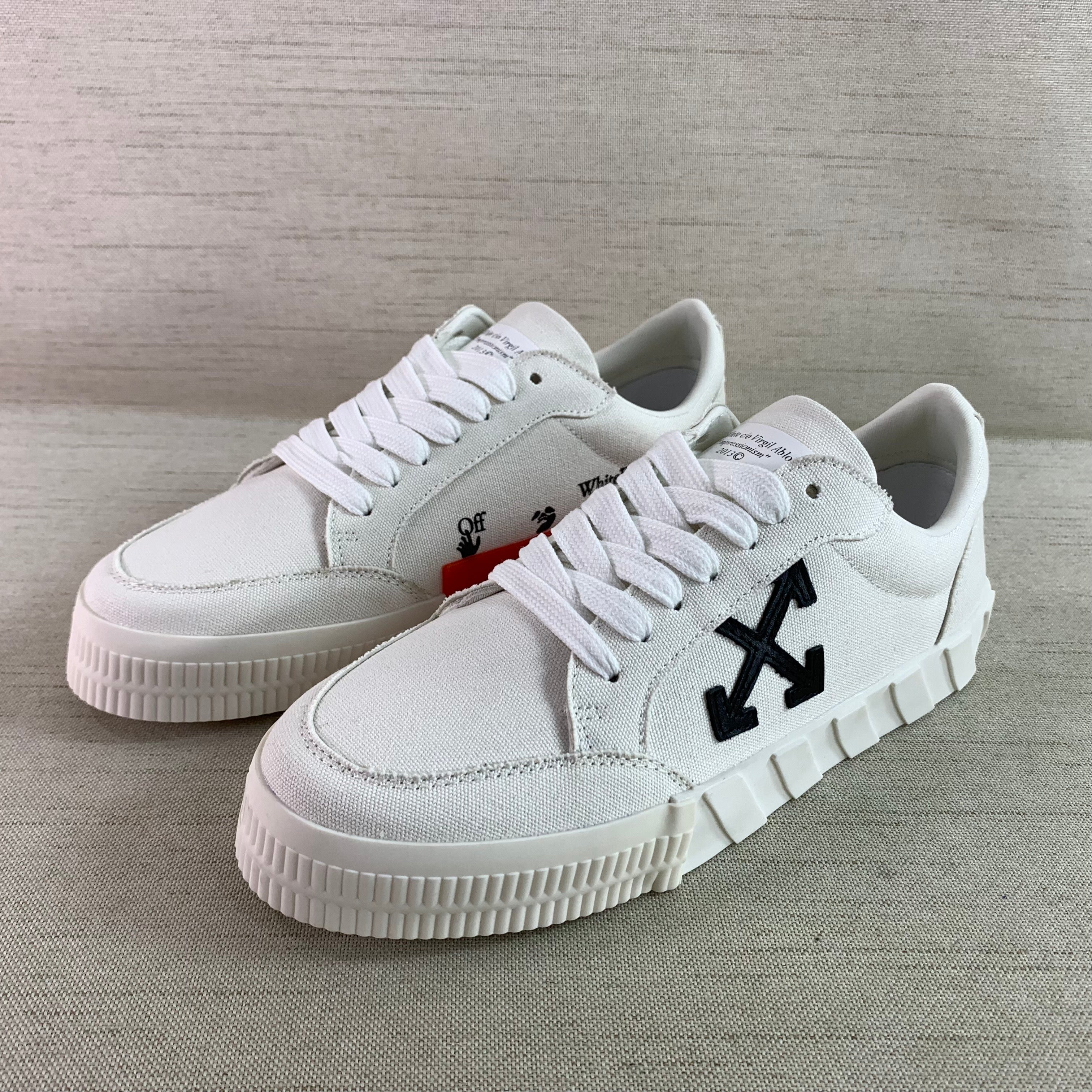 Off-White Sneaker