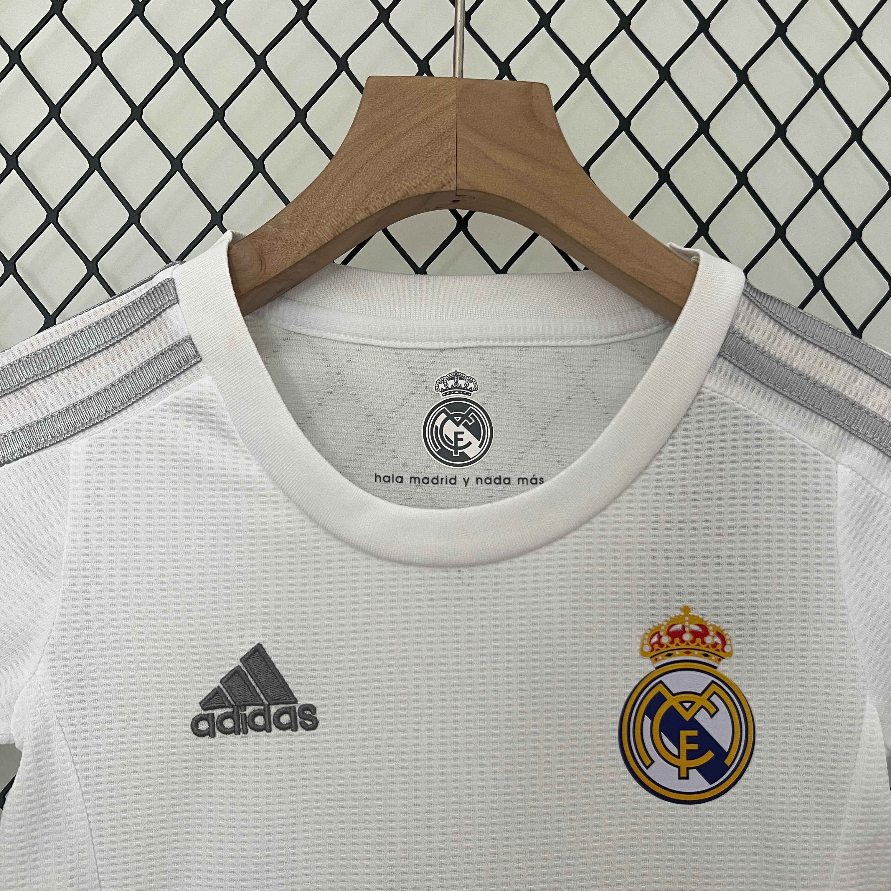 Kit Bambino - Real Madrid Vintage 15/16