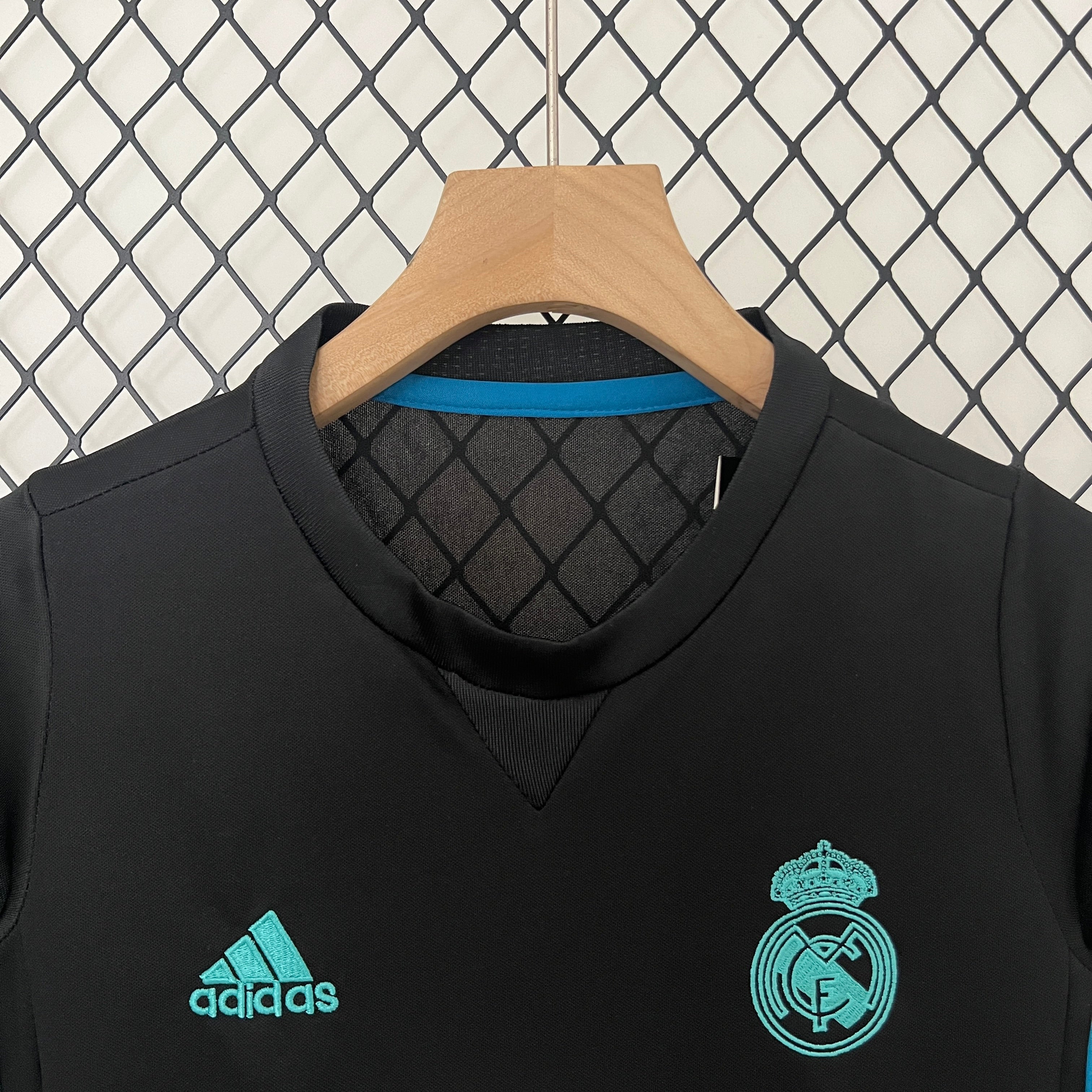 Kit Bambino - Real Madrid Vintage 17/18