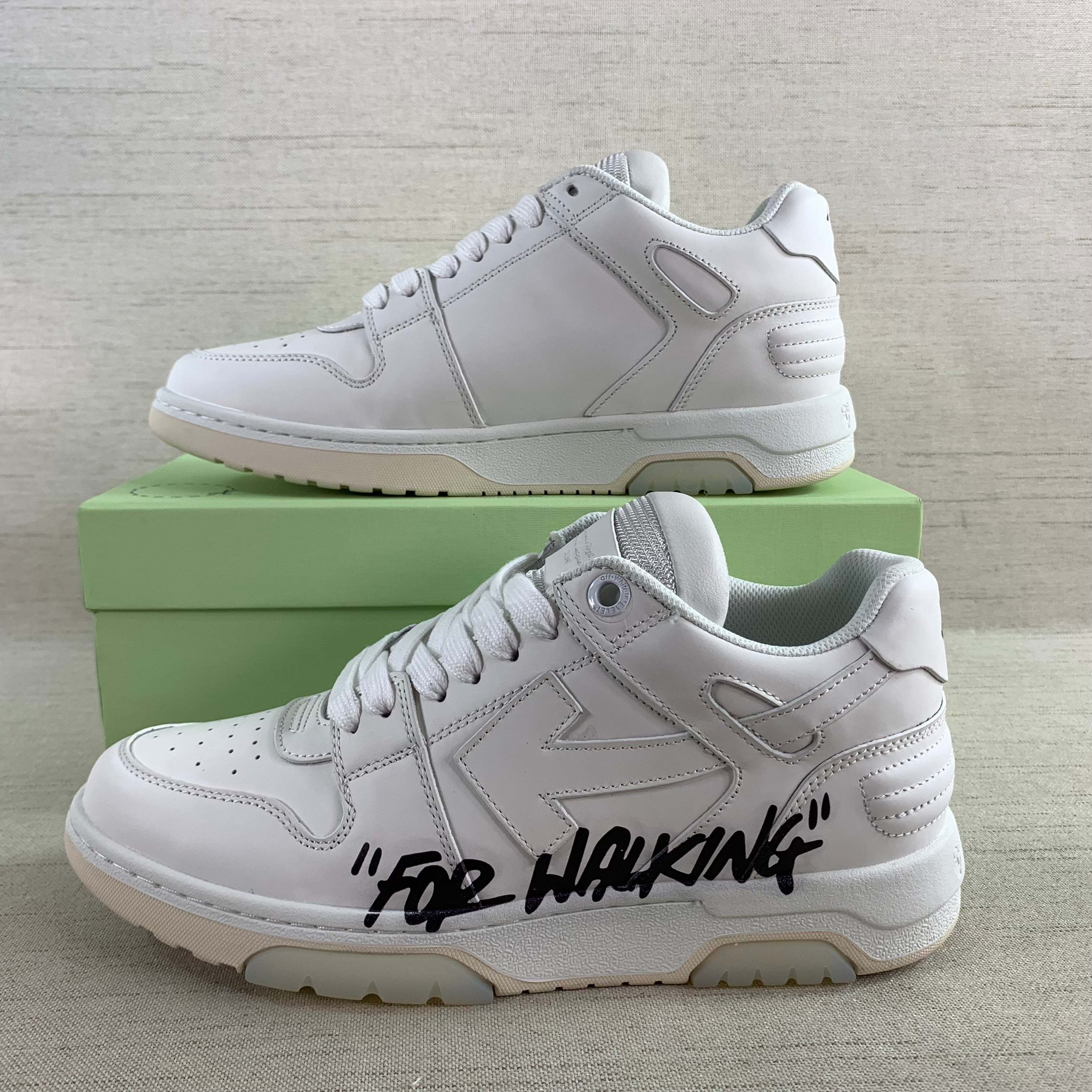 Off-White Sneaker