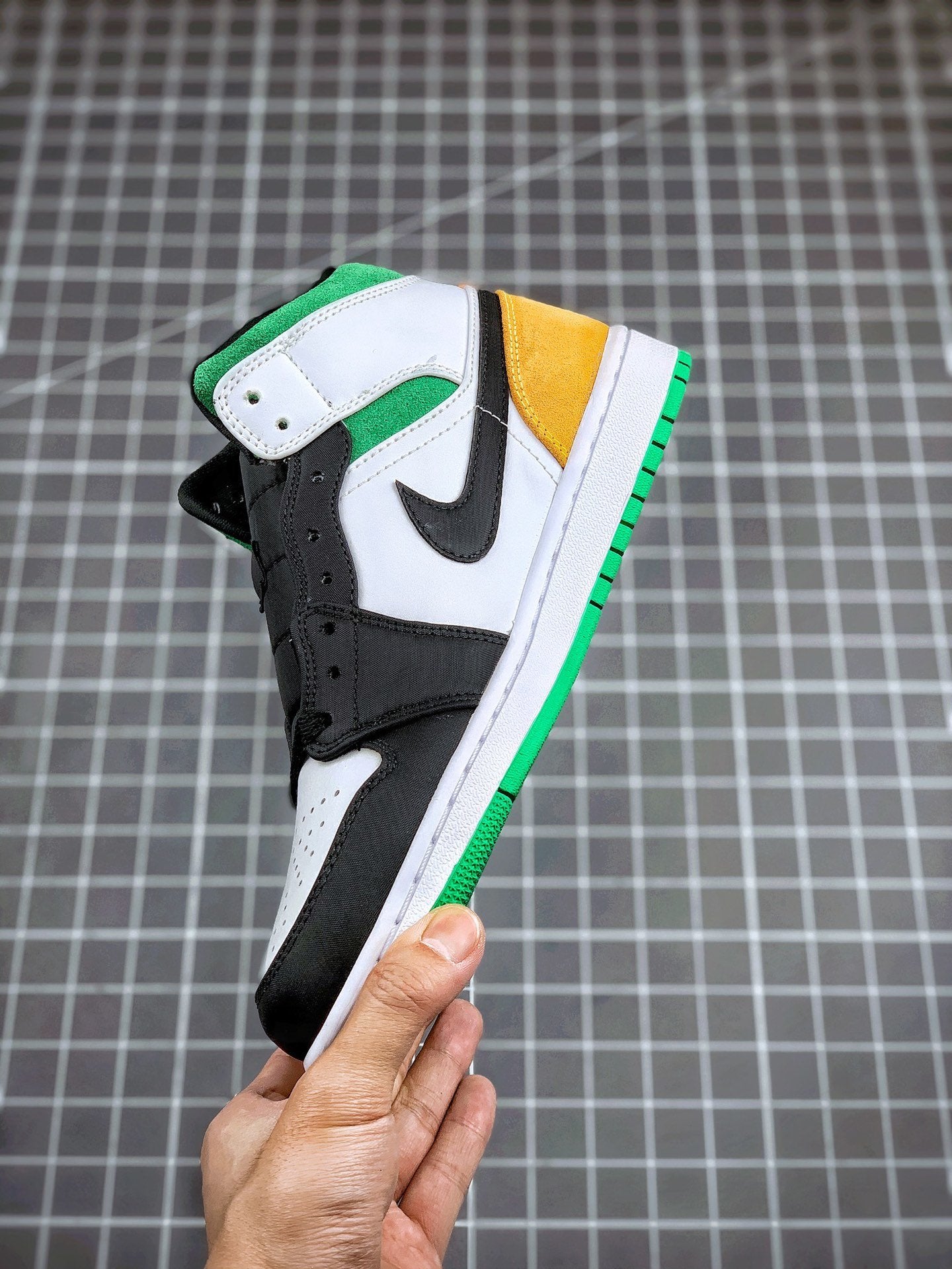 AIR JORDAN 1 MID SE OAKLAND WHITE/LASER ORANGE/BLACK/LUCKY GREEN