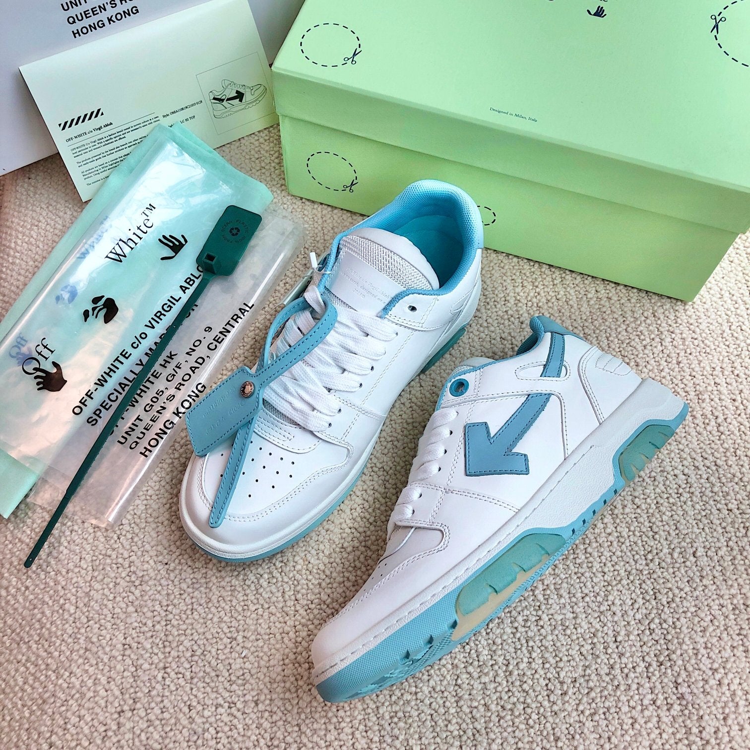 Off-White Sneaker