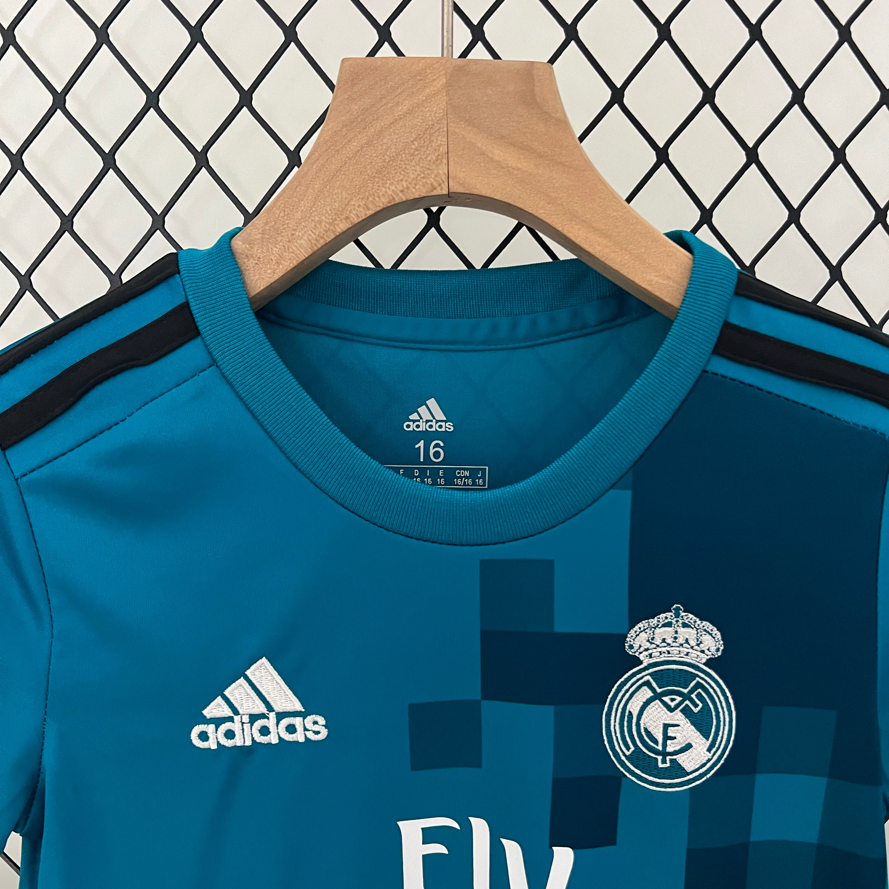 Kit Bambino - Real Madrid Vintage 17/18