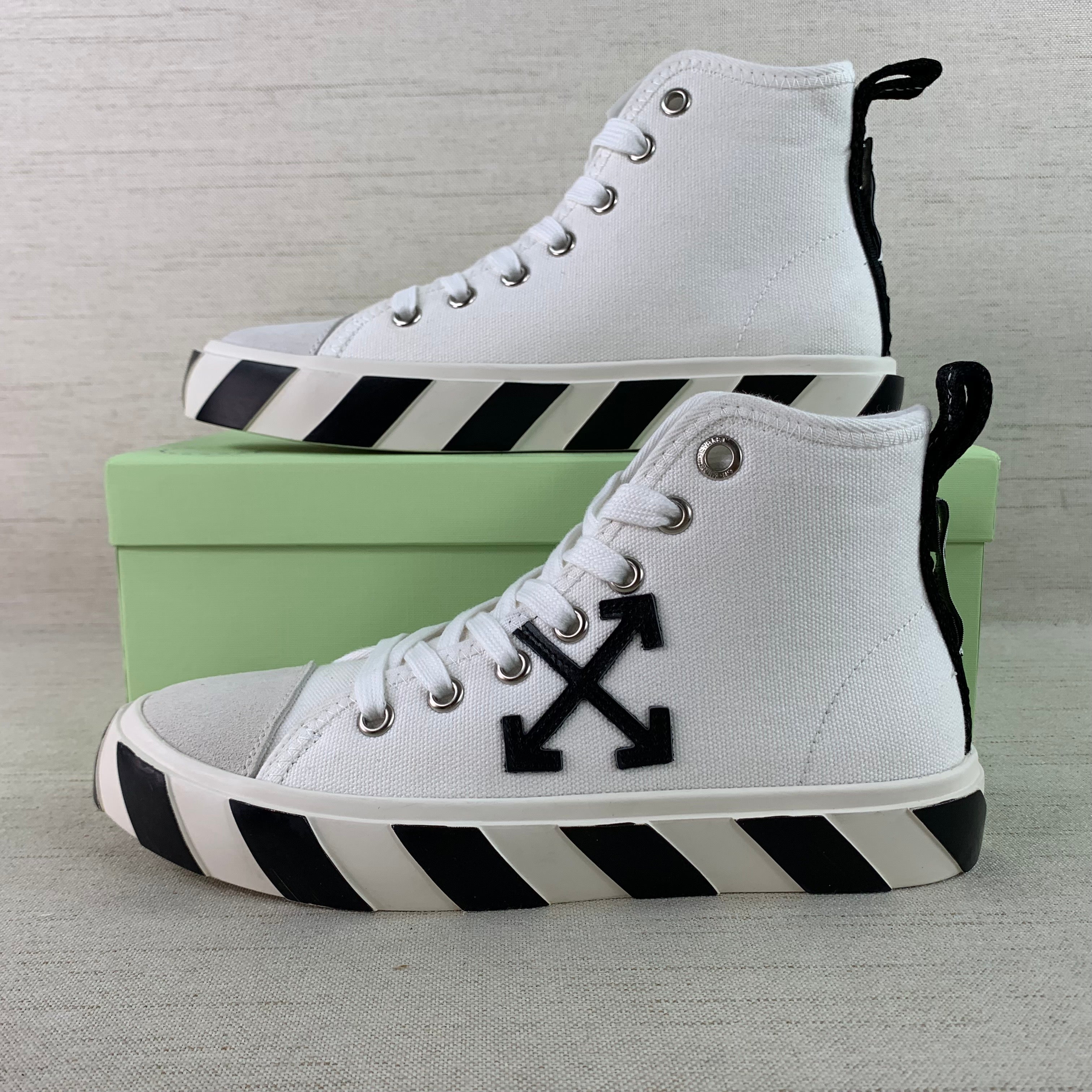 Off-White Sneaker