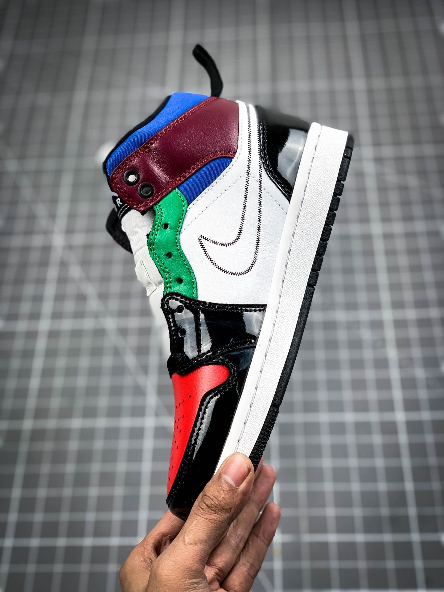 AIR JORDAN 1 MID SE BLACK/WHITE/MULTI-COLOR