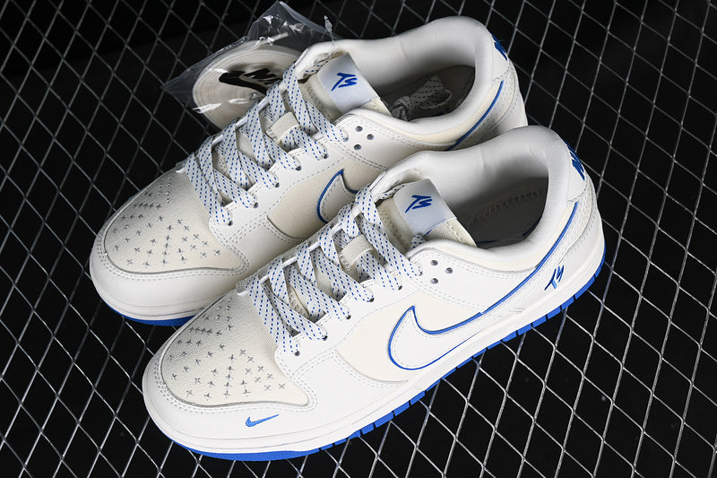 SB DUNK LOW TS WHITE/BLUE