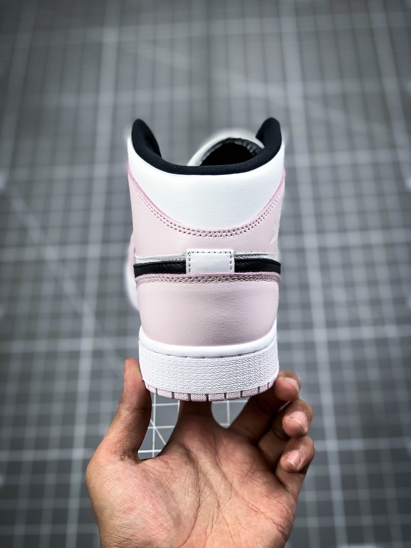 AIR JORDAN 1 MID BARELY ROSE/WHITE/BLACK