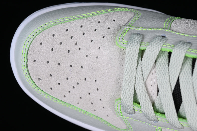 DUNK LOW UNIVERSITY OF OREGON WHITE/GREY/GREEN