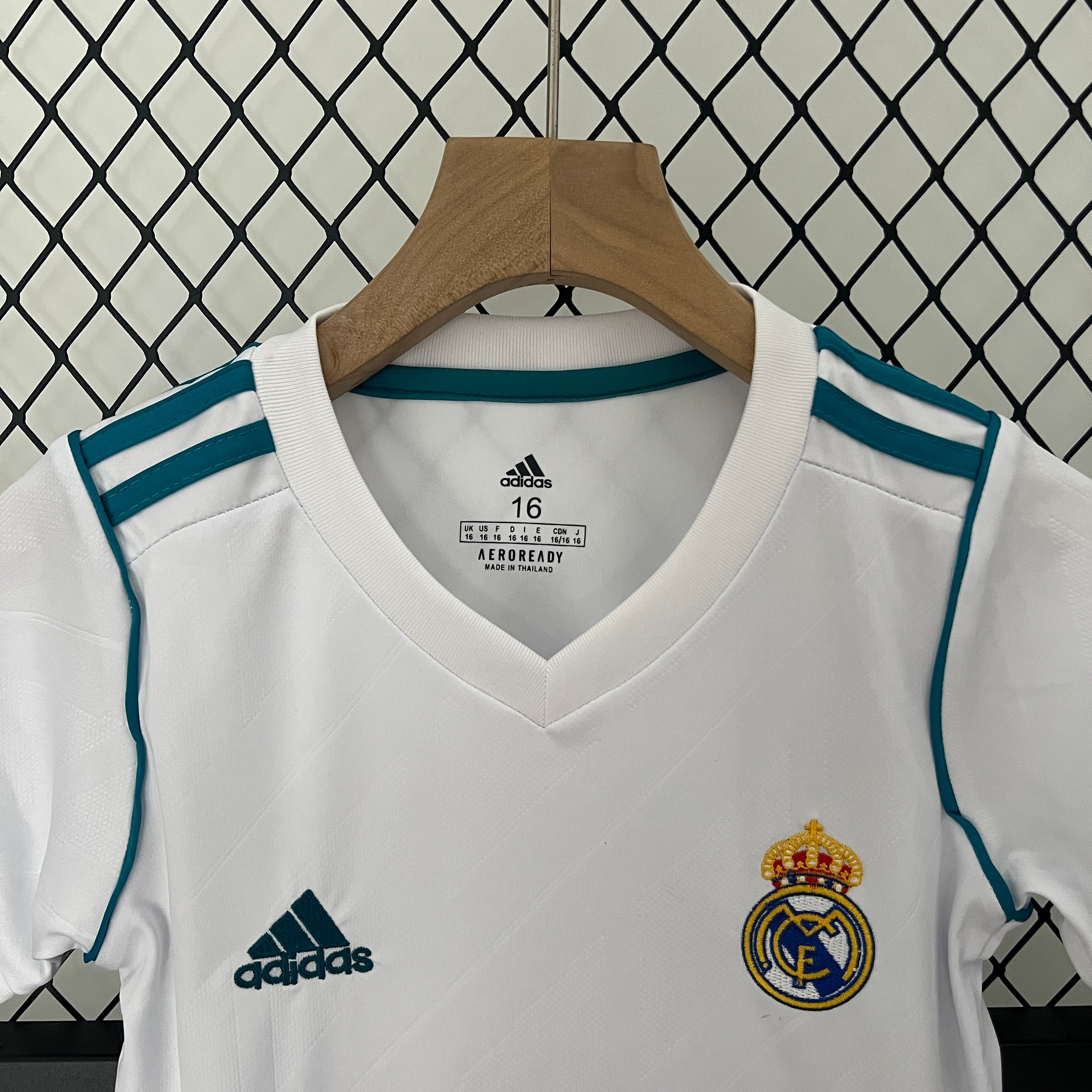 Kit Bambino - Real Madrid Vintage 17/18