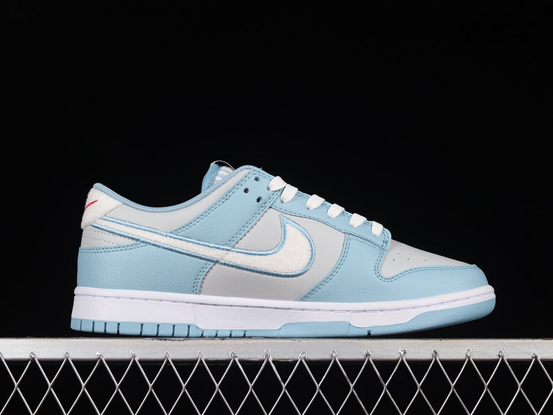 SB DUNK LOW FLEECE SWOOSH