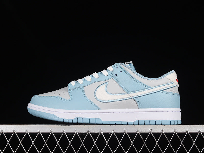 SB DUNK LOW FLEECE SWOOSH